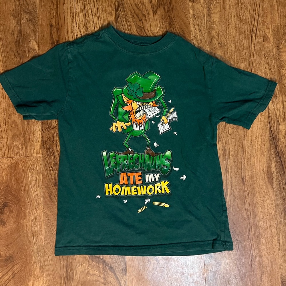 Green Leprechaun graphic tee. Kids size M (8)